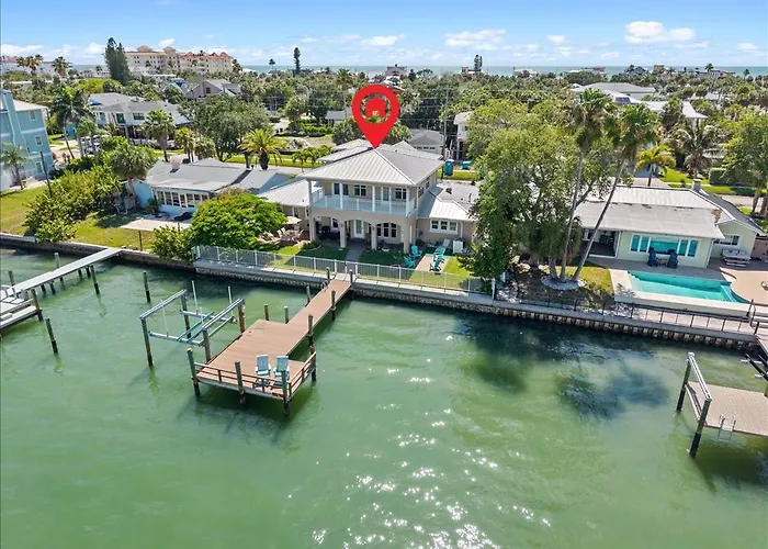 733 Bay Esplanade