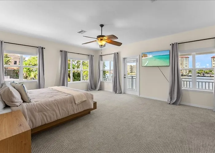 733 Bay Esplanade *