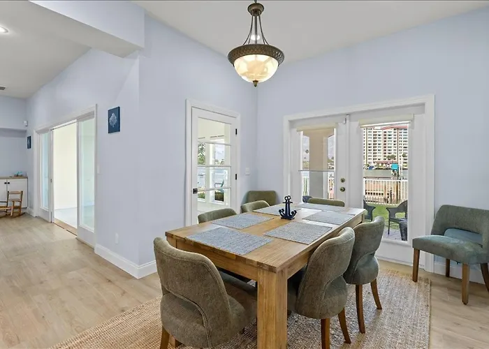 733 Bay Esplanade Holiday home