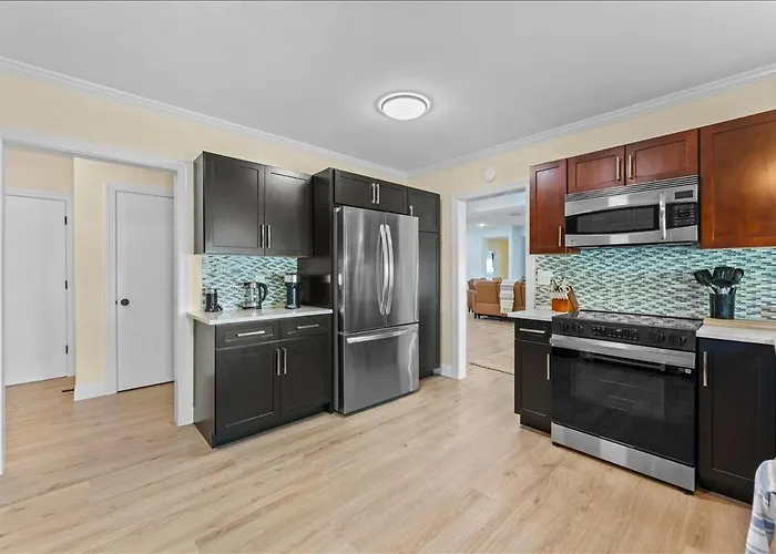 733 Bay Esplanade * Clearwater Beach