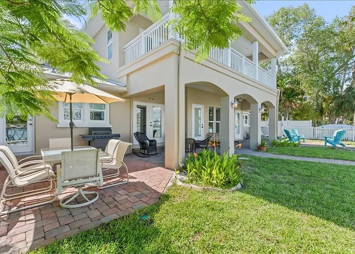 733 Bay Esplanade Clearwater Beach