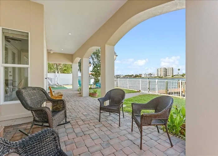733 Bay Esplanade *