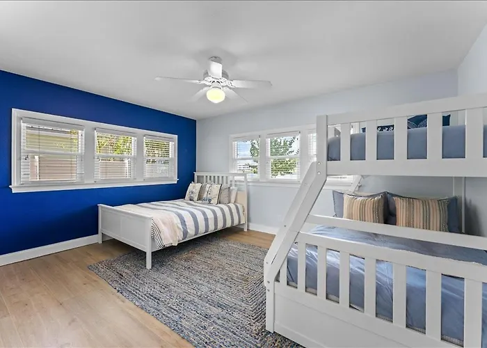 733 Bay Esplanade * Clearwater Beach