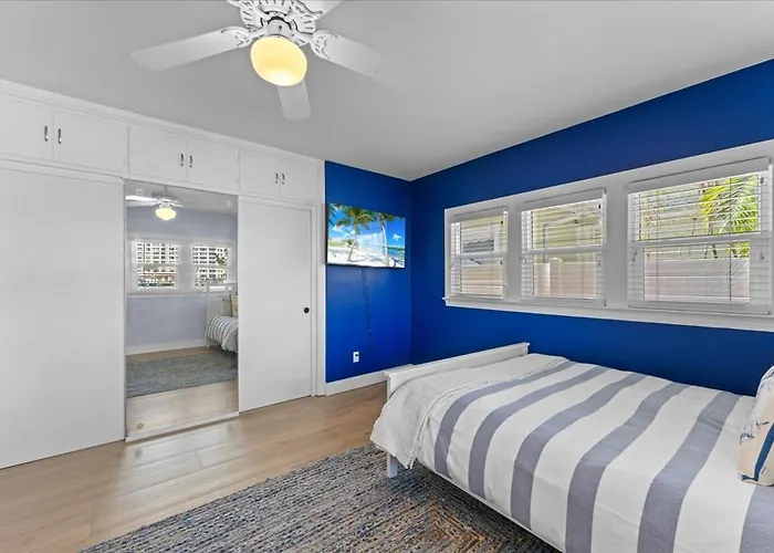 733 Bay Esplanade * Clearwater Beach