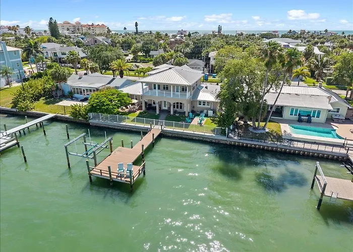 733 Bay Esplanade Clearwater Beach